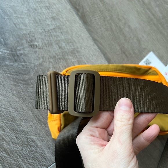 OG Lululemon Everywhere Belt Bag in Gold Spice / Clementine - Picture 8 of 13